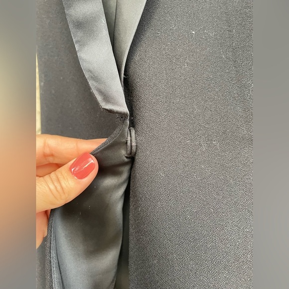 Express Edition women’s sleeveless tuxedo black sz 4 Faux slant pockets preloved - Picture 7 of 8